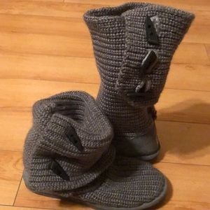 Ladies 8 BearPaw Knit Boots